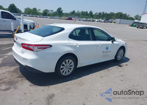 2019 Toyota Camry Le z USA, uszkodzony, nr VIN 4T1B11HK7KU853374